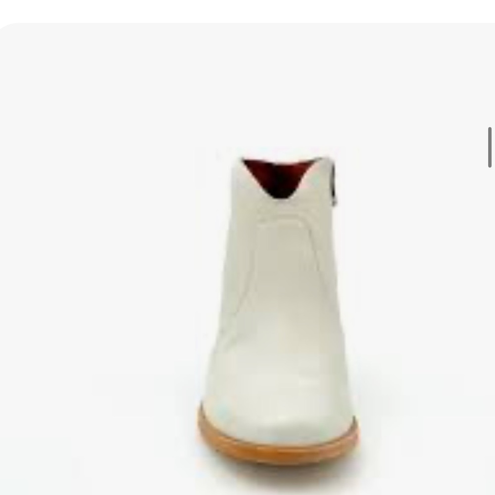 Frye Nora Zip Short ankle boots size 7